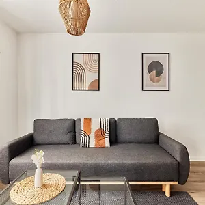 https://apt-elegantes-1-zimmer-neubau.frankfurtammainhotels.com