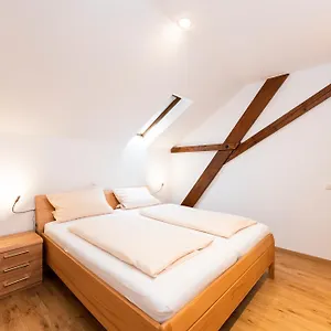 https://weingut-und-gastehof-borst.com-bavaria.com